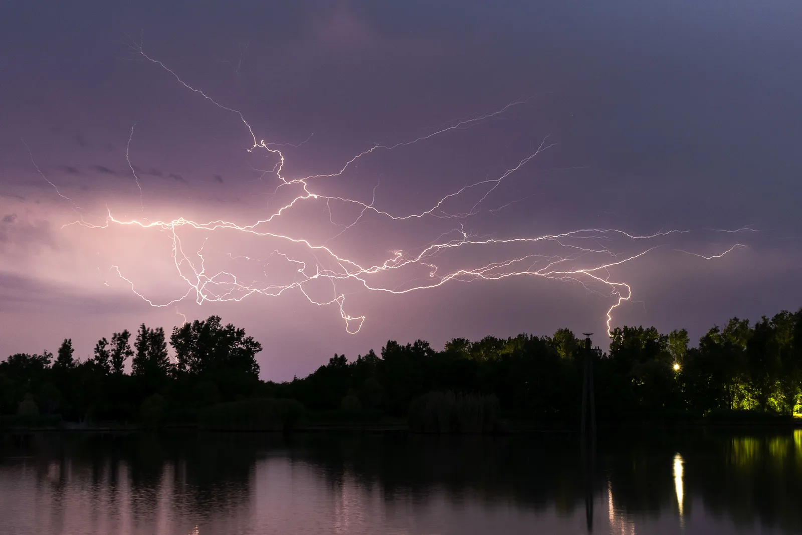 Angeln bei Gewitter: Warum die Stunde vor dem Sturm die beste ist